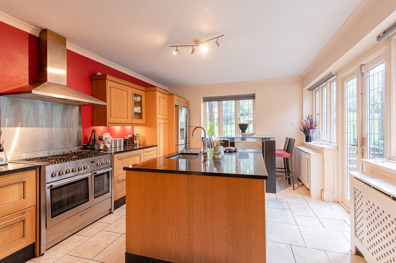 5 bedroom(s) house to sale in Westleigh Avenue, London-image 9