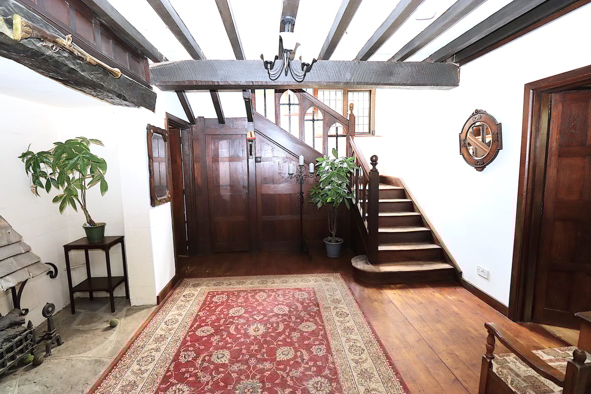 Farnborough Road, Farnborough, GU14 7JL