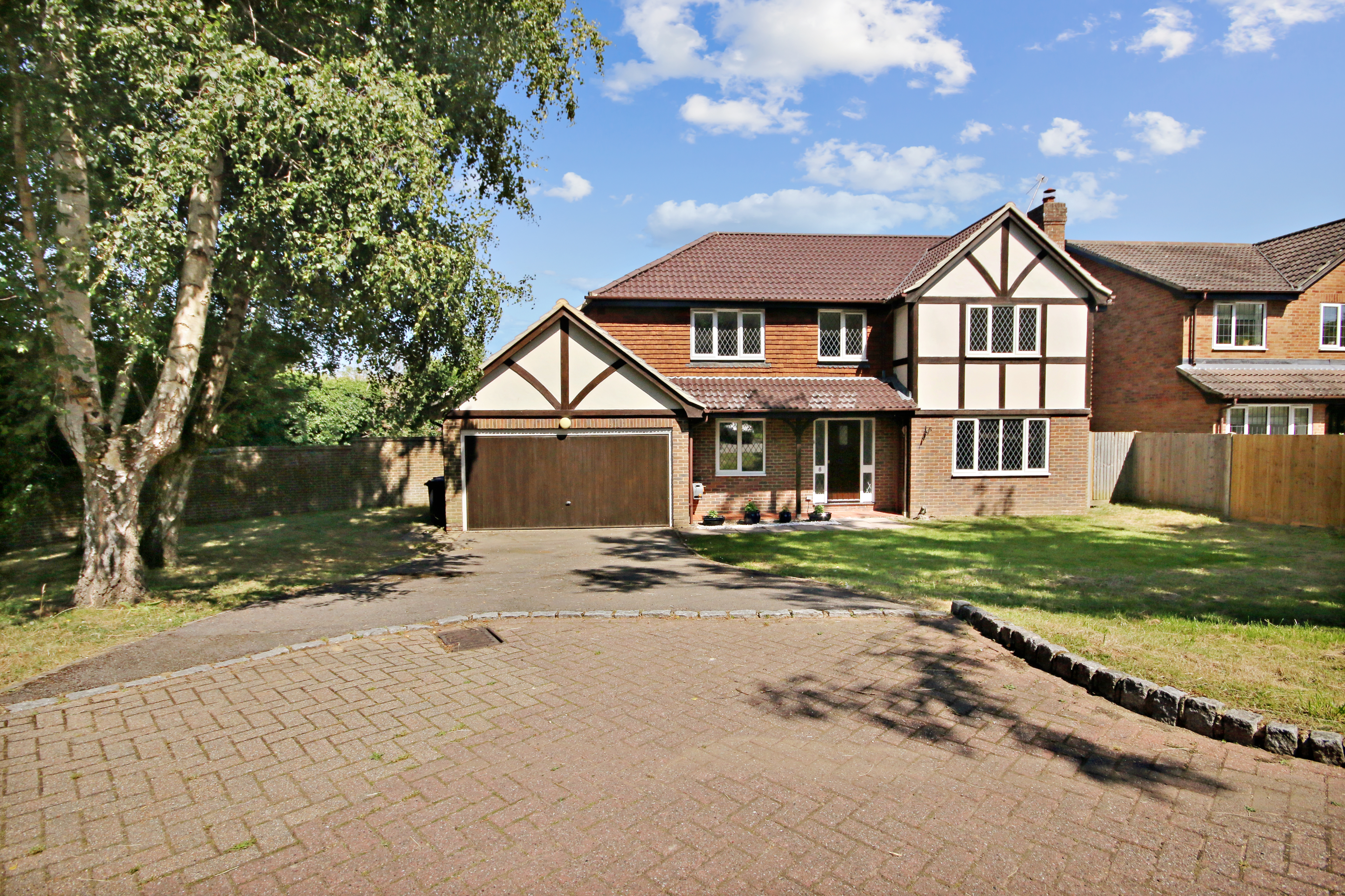 Kinnibrugh Drive, Lingfield, Surrey