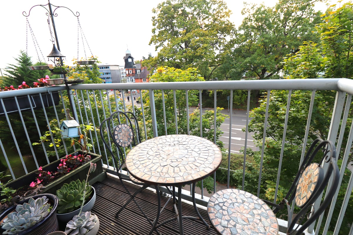 Coombe Way, Farnborough, GU14 7GB