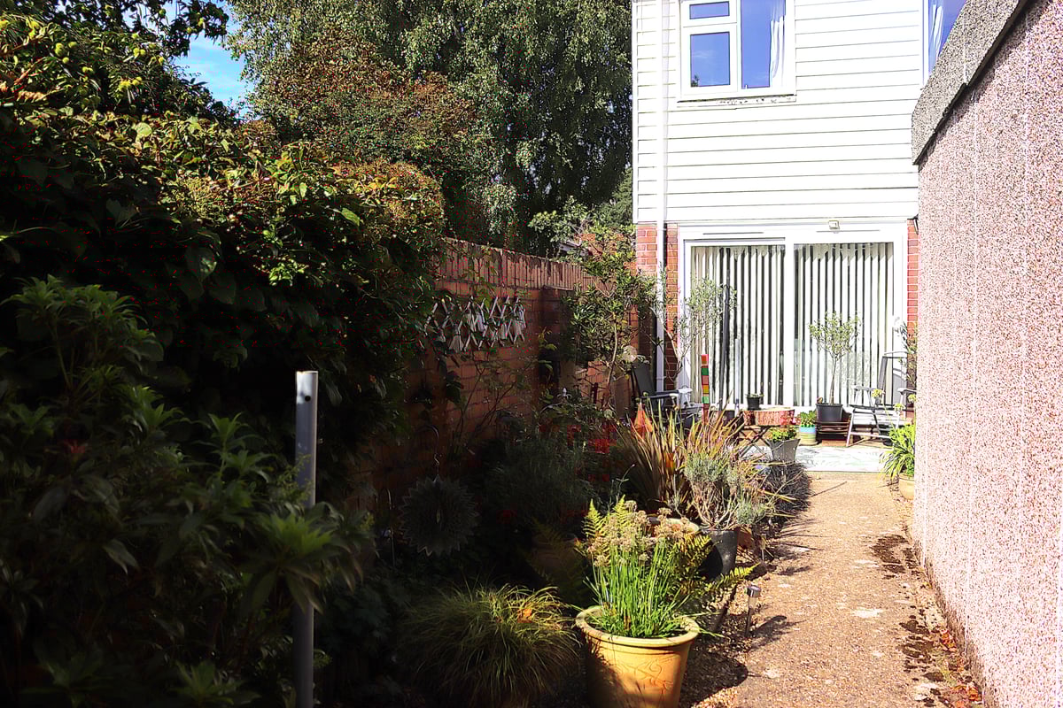 Pinewood Park, Farnborough, GU14 9LF