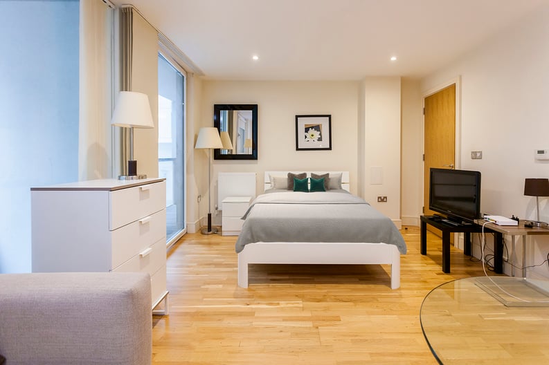 1 bedroom(s) apartment to sale in Lanterns Court, Millharbour, Canary Wharf, London-image 2