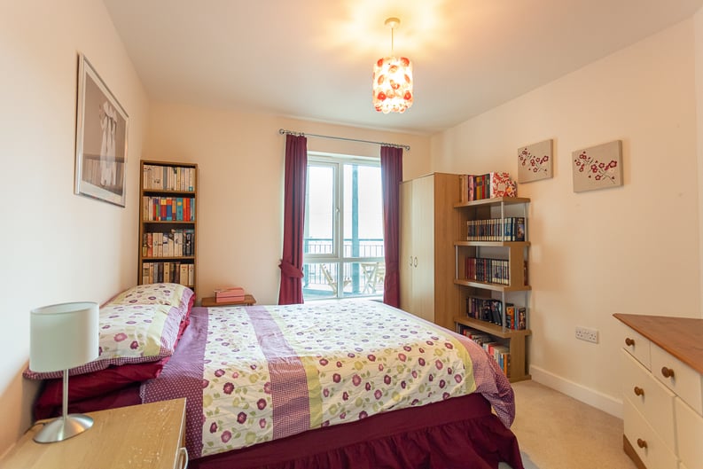 2 bedroom(s) apartment to sale in Aerodrome Road, Colindale, London-image 9