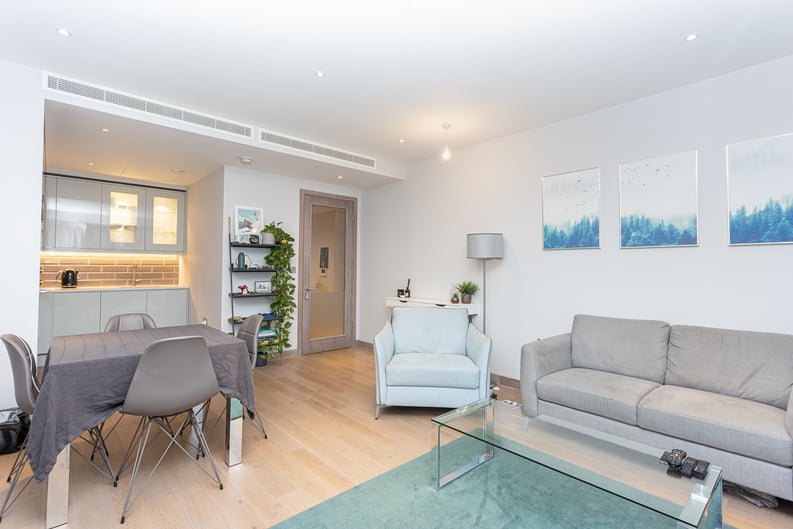 1 bedroom(s) apartment to sale in Drapers Yard, Wandsworth, London-image 1