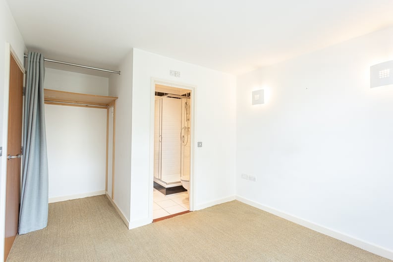 2 bedroom(s) apartment to sale in Hopton Road, Woolwich, London-image 21