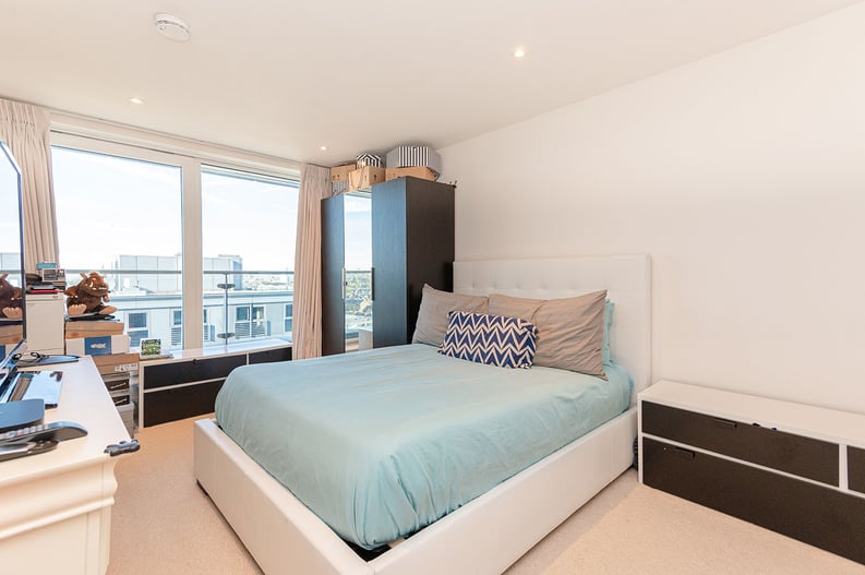 3 bedroom(s) apartment to sale in The Boulevard, London-image 3