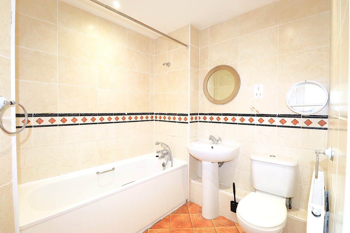 Fleet Road, Farnborough, GU14 9SL