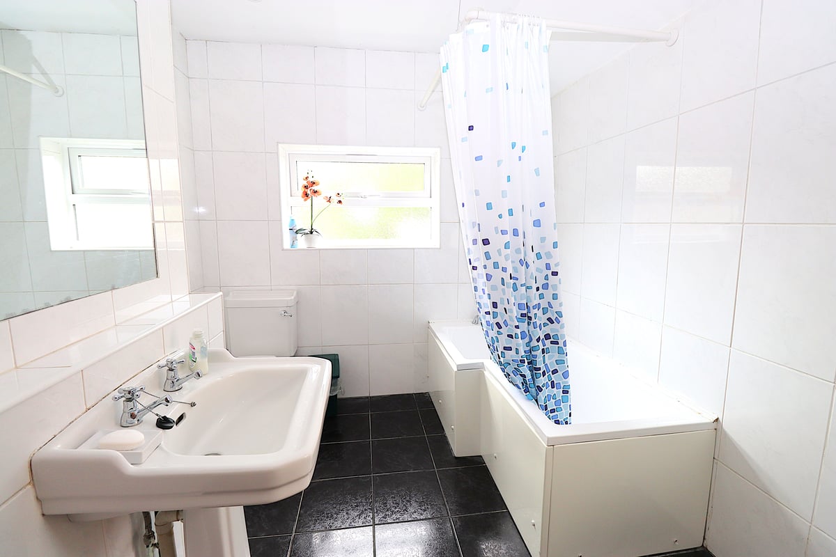 Park Road, Farnborough, GU14 6JG