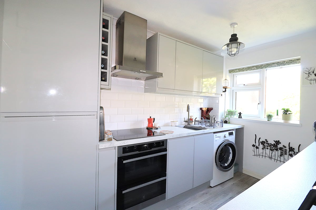 Pinewood Park, Farnborough, GU14 9LF