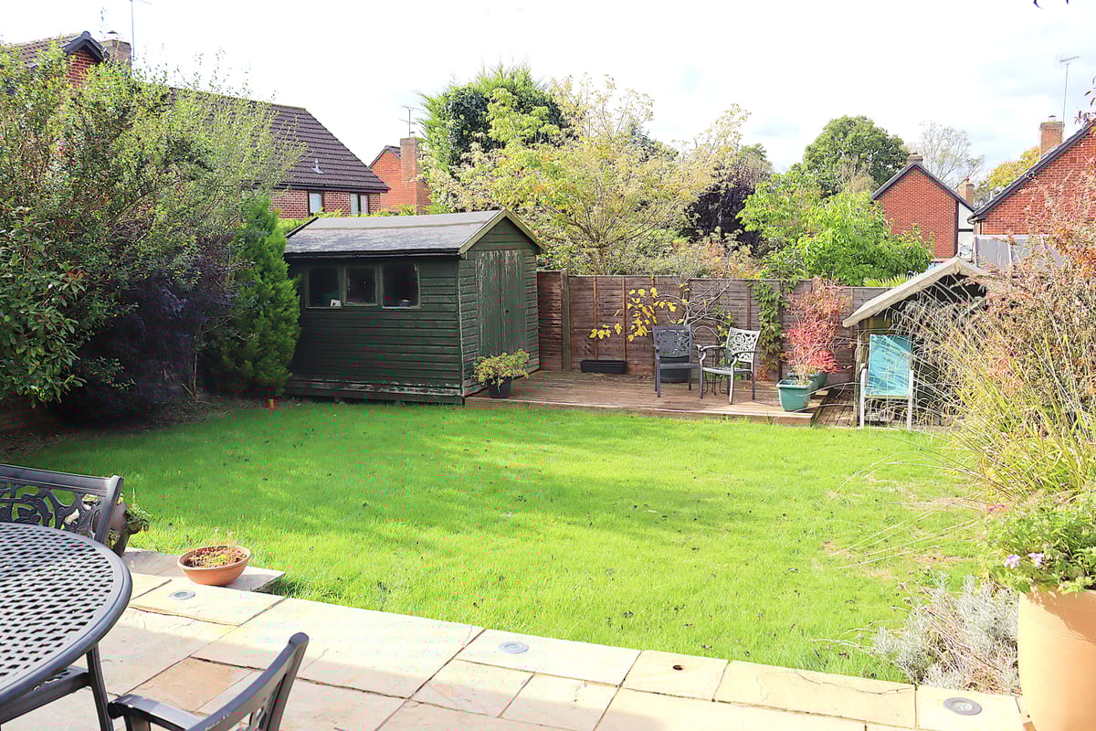 Ryves Avenue, Yateley, GU46 6FD