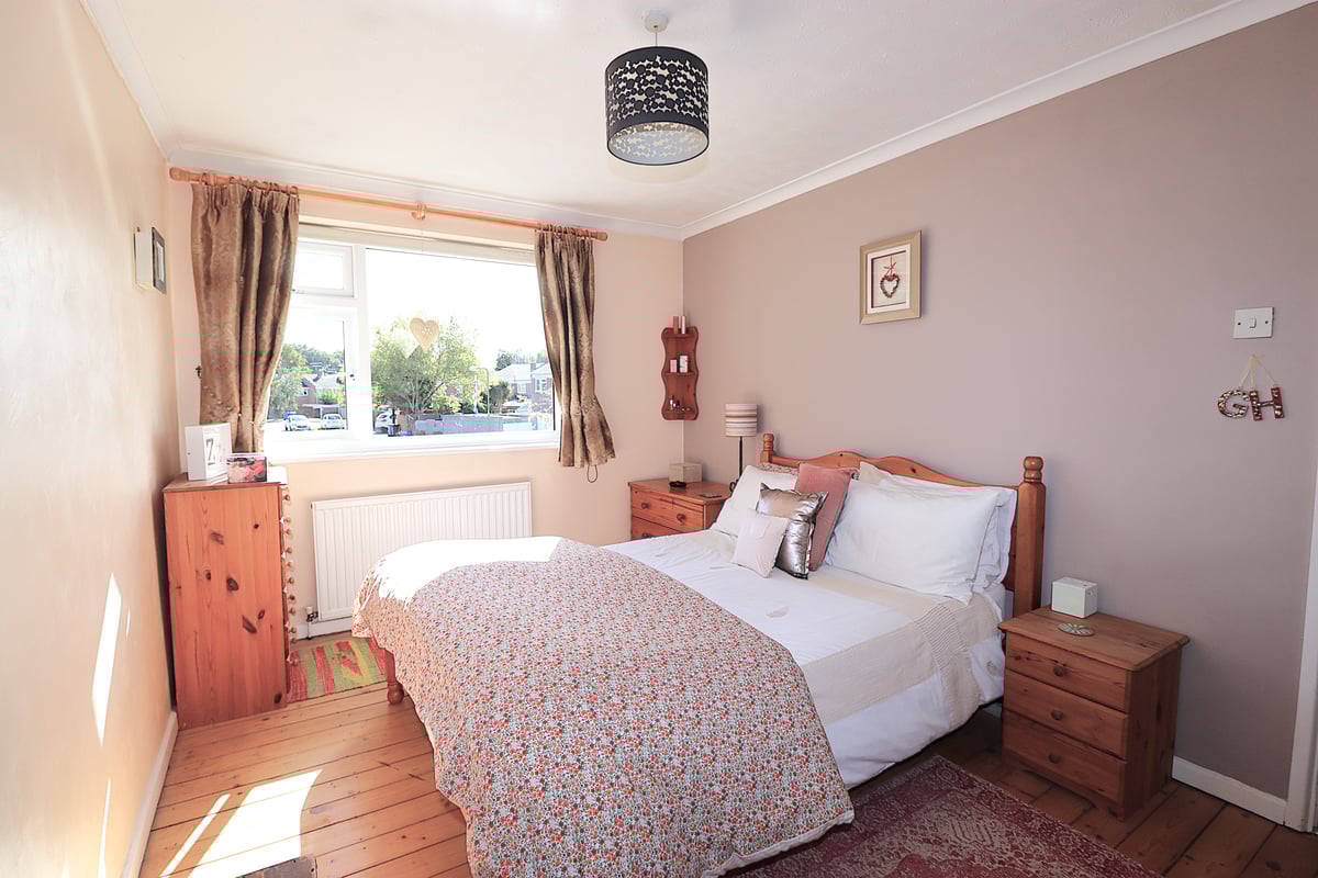 Pinewood Park, Farnborough, GU14 9LF