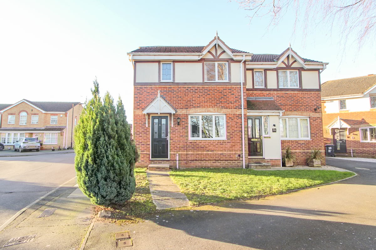 3 bedroom semidetached house for sale, Brodsworth Way, Rossington