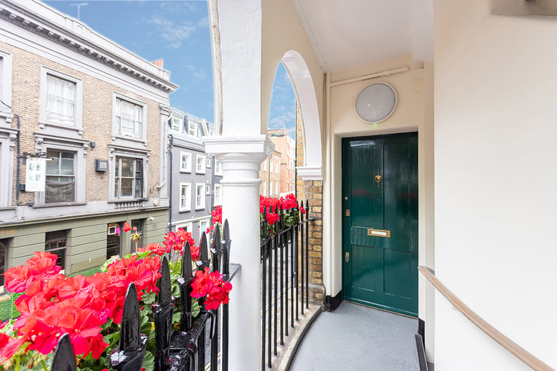 2 bedroom(s) apartment to sale in Kensington Mall, Notting Hill-image 1