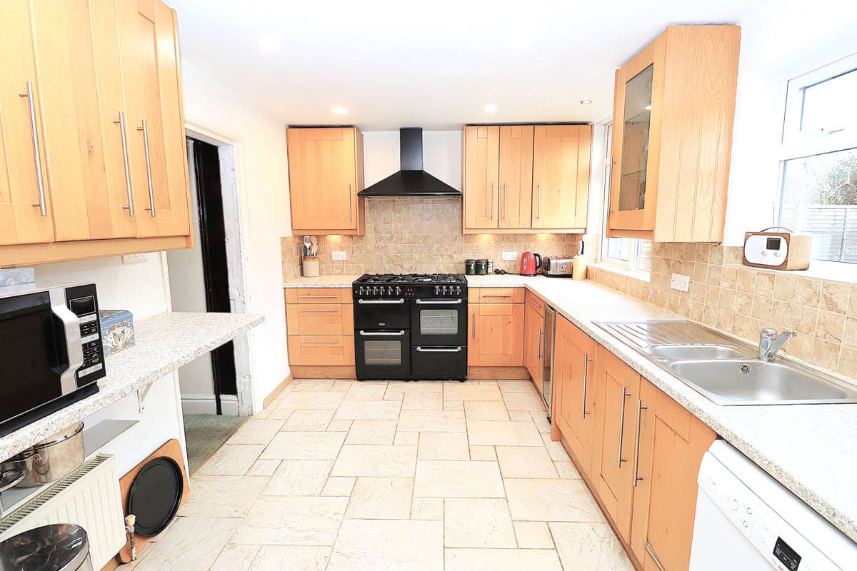 Highfield Road, Farnborough, GU14 0EB