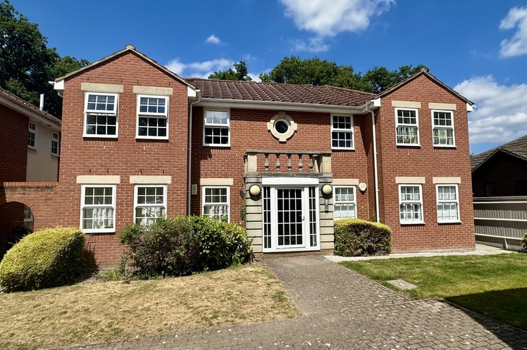 FRIMLEY, £325,000