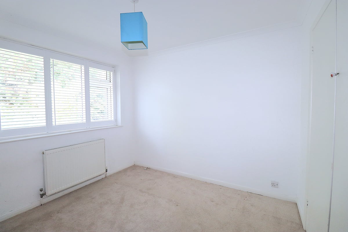 Barnes Close, Farnborough, GU14 7JA