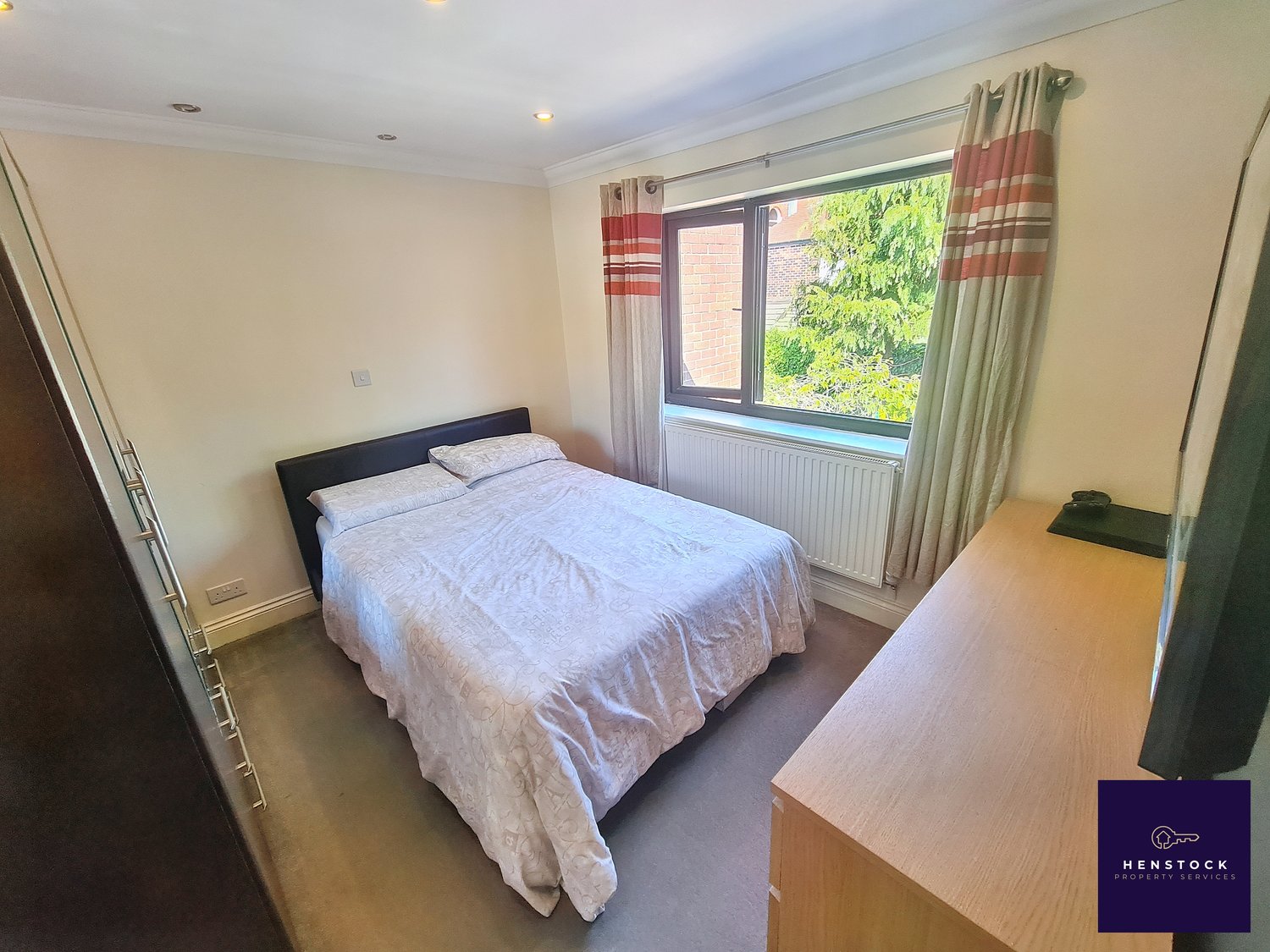 5 Bedroom Semidetached Henstock Property Services