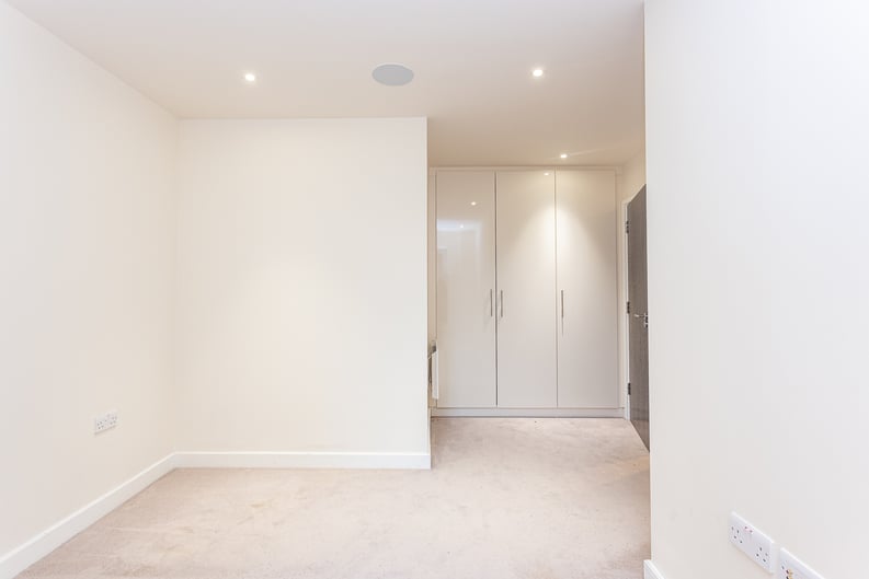 2 bedroom(s) apartment to sale in Beaufort Square, Colindale, London-image 22