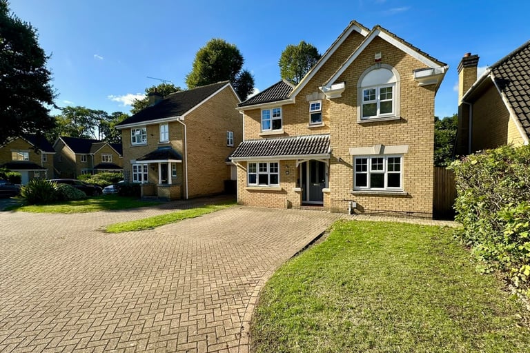 CAMBERLEY, £650,000