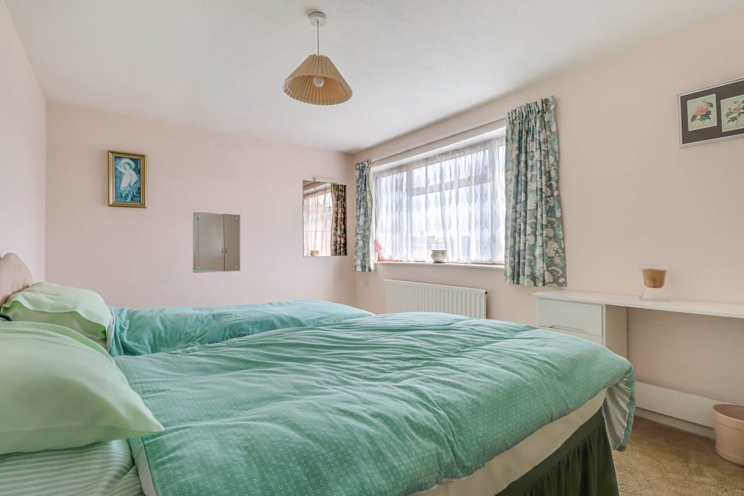 Property Single Goldings Estate Agents