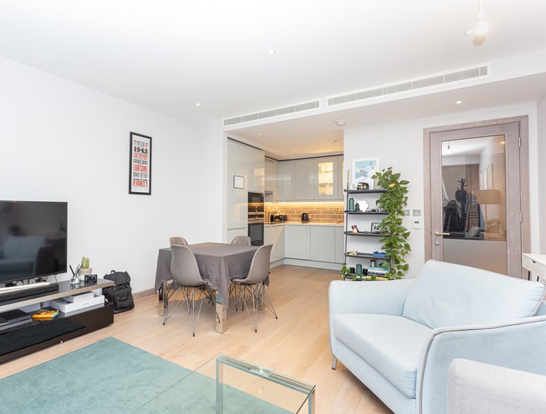 1 bedroom(s) apartment to sale in Drapers Yard, Wandsworth, London-image 16