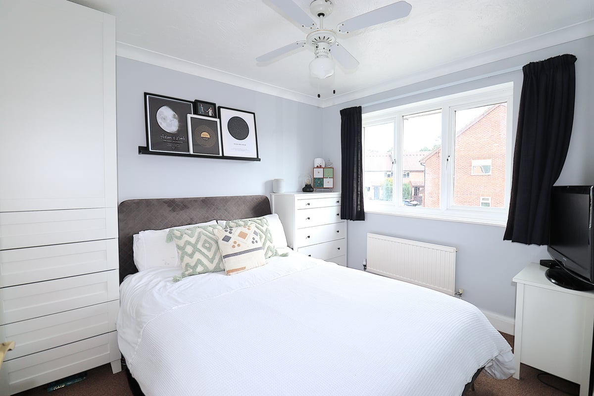 Chamomile Gardens, Farnborough, GU14 9XY