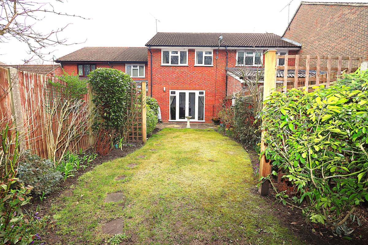 Juniper Road, Farnborough, GU14 9XU