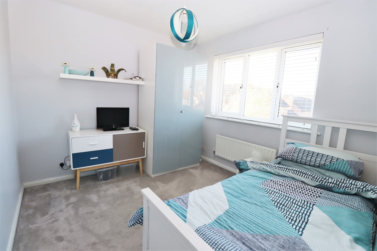 Ryves Avenue, Yateley, GU46 6FD