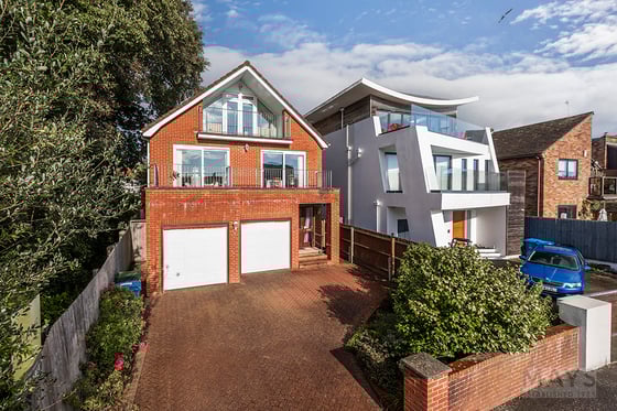 Lagoon Road, Lilliput, BH14