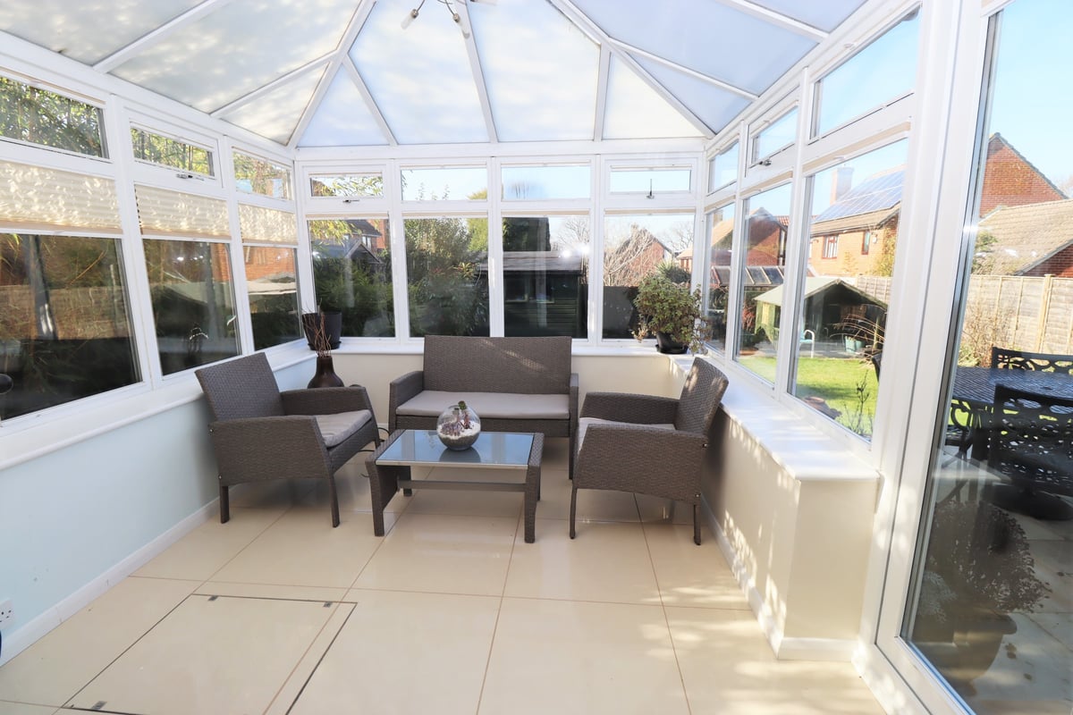 Ryves Avenue, Yateley, GU46 6FD