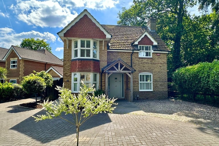 CAMBERLEY, £575,000