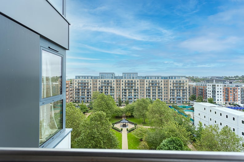 2 bedroom(s) apartment to sale in Beaufort Square, Colindale, London-image 5