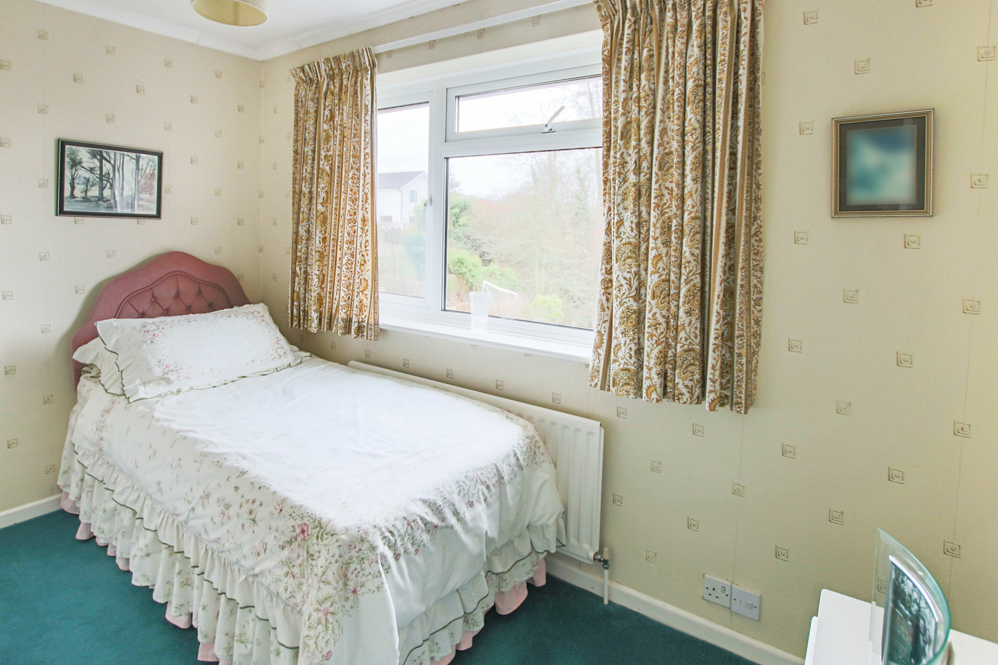 Fulmar Drive, East Grinstead, West Sussex