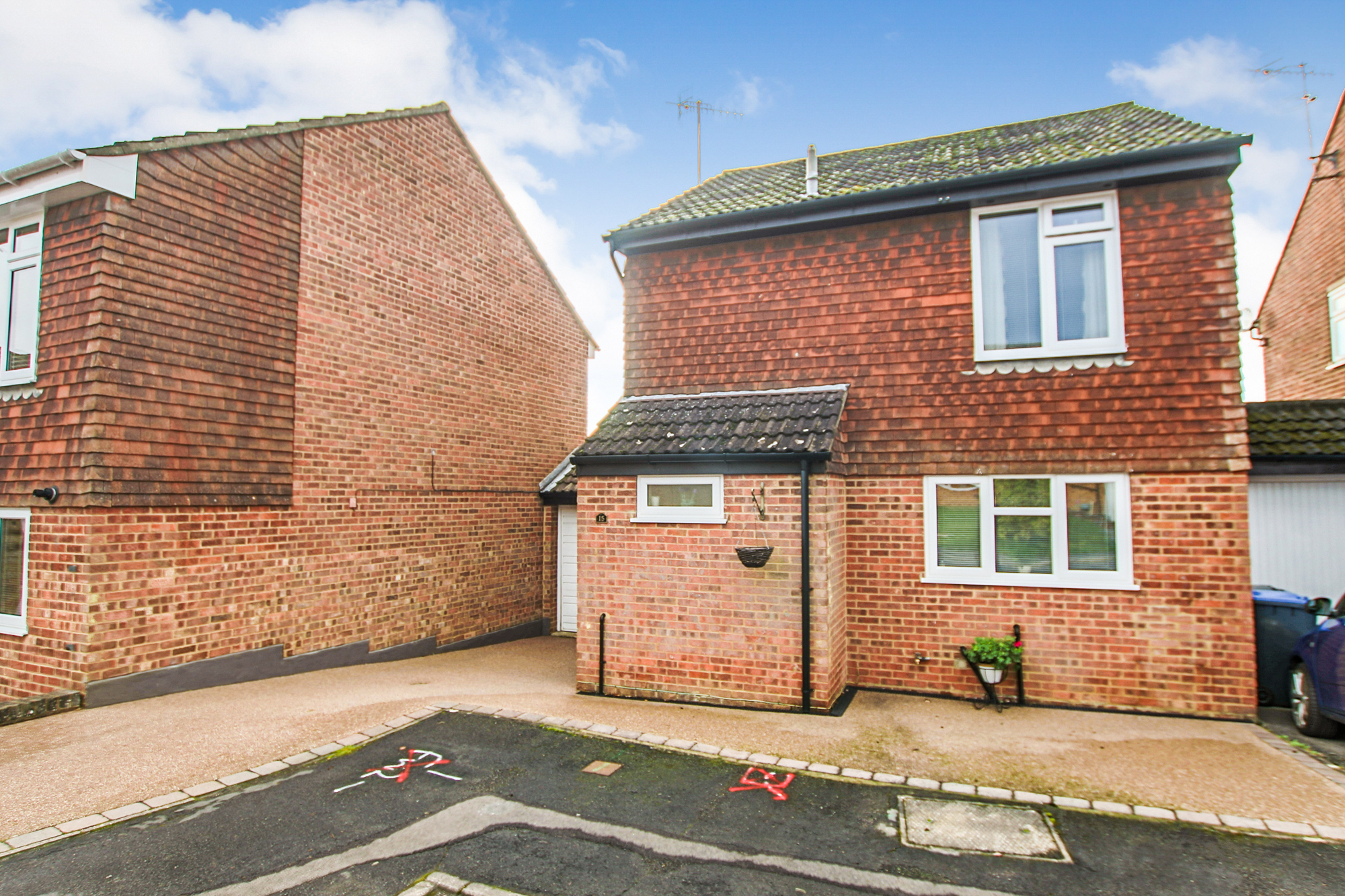15 Kindersley Close, East Grinstead