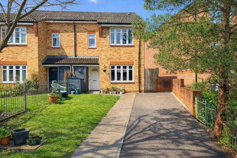CAMBERLEY, &pound;425,000