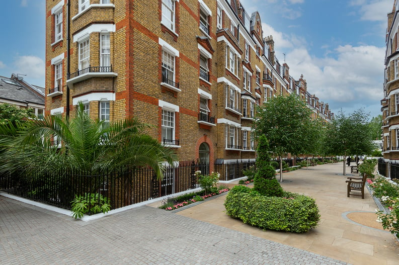 3 bedroom(s) apartment to sale in Walton Street, Kensington, London-image 20