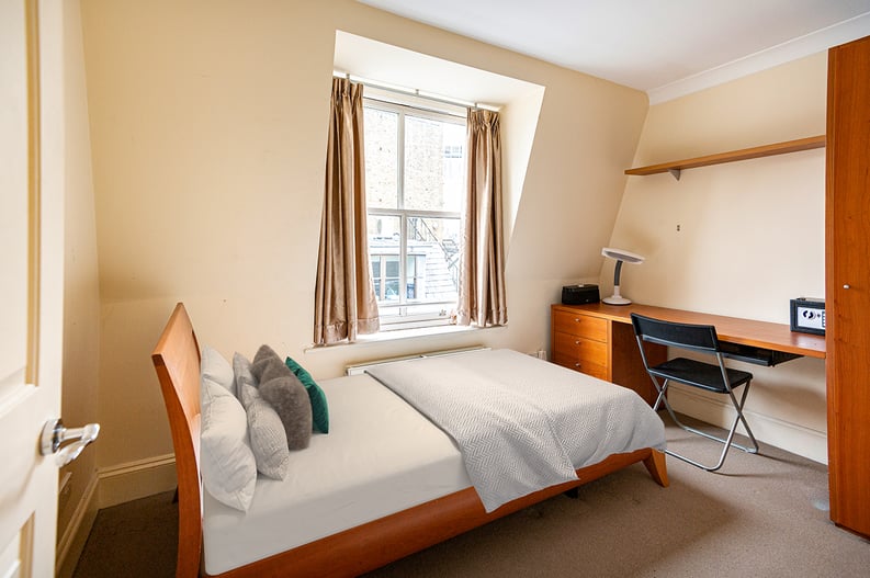 3 bedroom(s) apartment to sale in Whitehall, St James, London-image 11