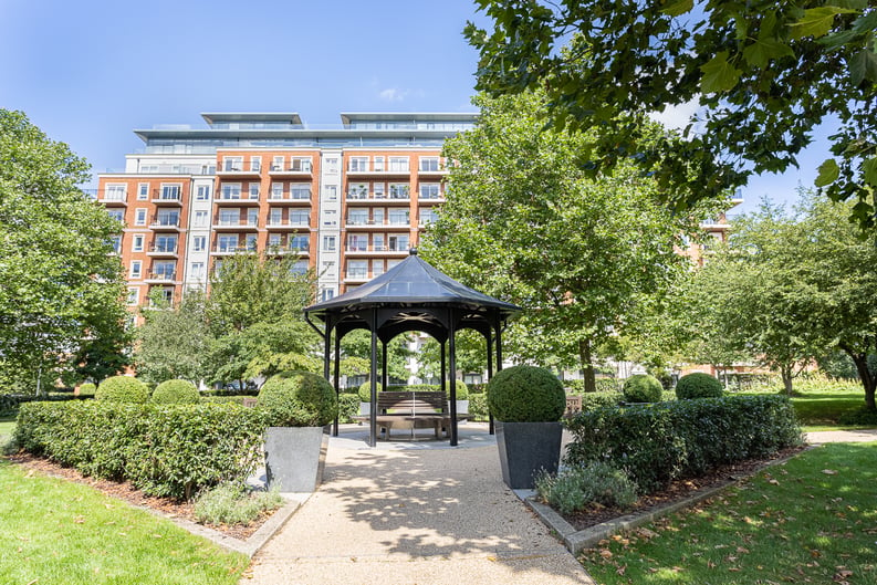 1 bedroom(s) apartment to sale in Heritage Avenue, London-image 24