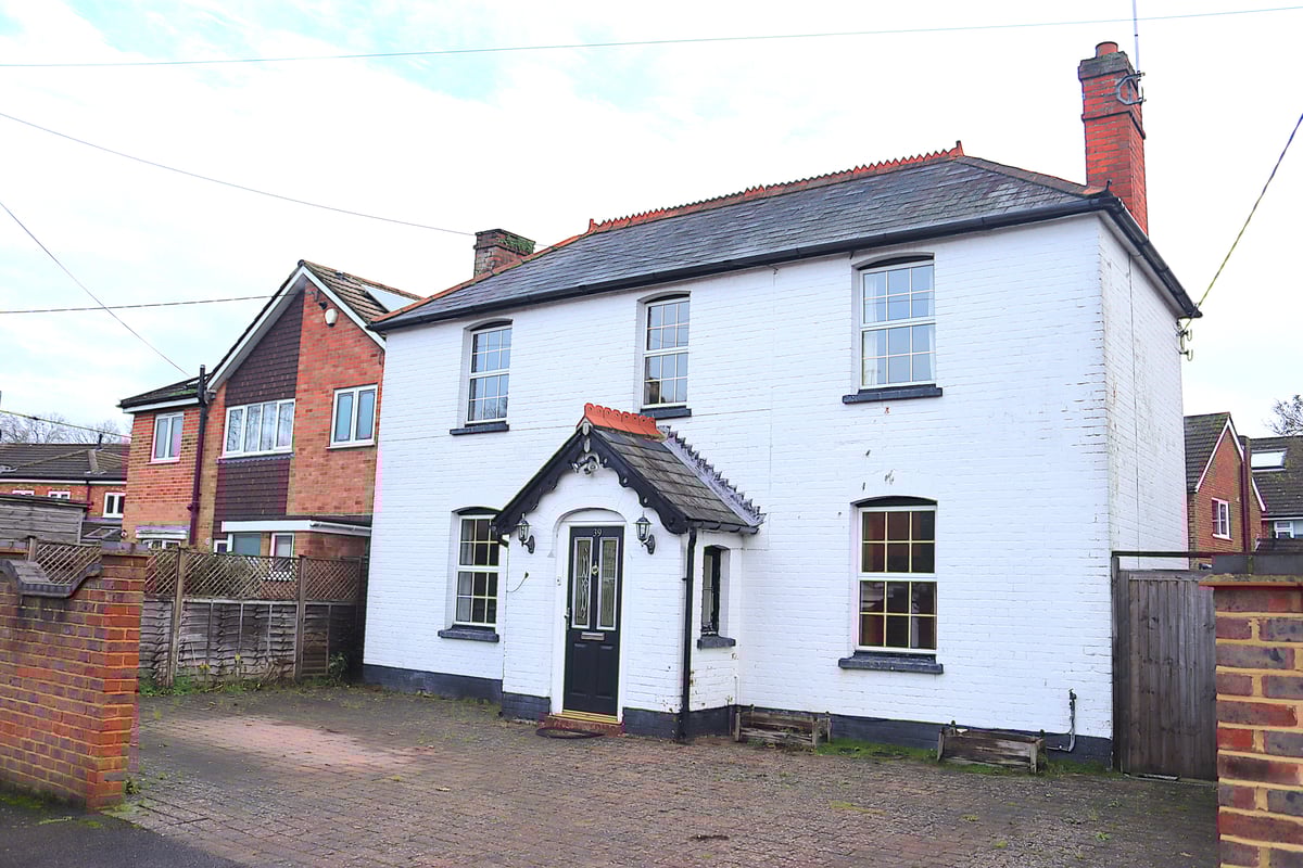 Highfield Road, Farnborough, GU14 0EB