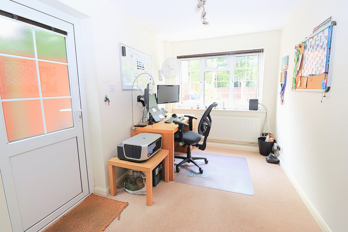 The Potteries, Farnborough, GU14 9JR