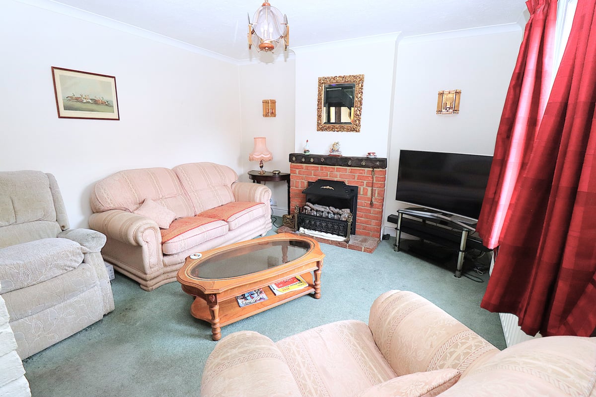 Highfield Road, Farnborough, GU14 0EB