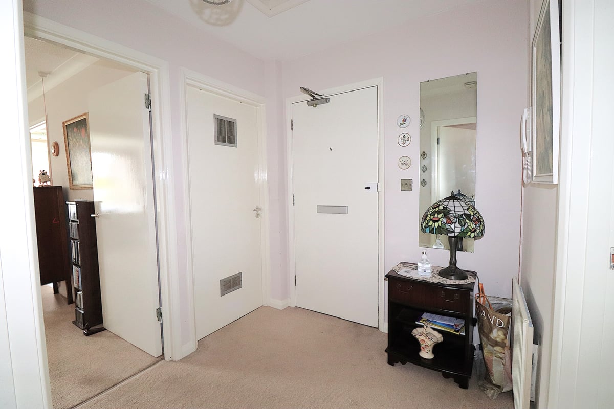 24 Cooper Court, Salisbury Road, Farnborough, GU14 7AZ