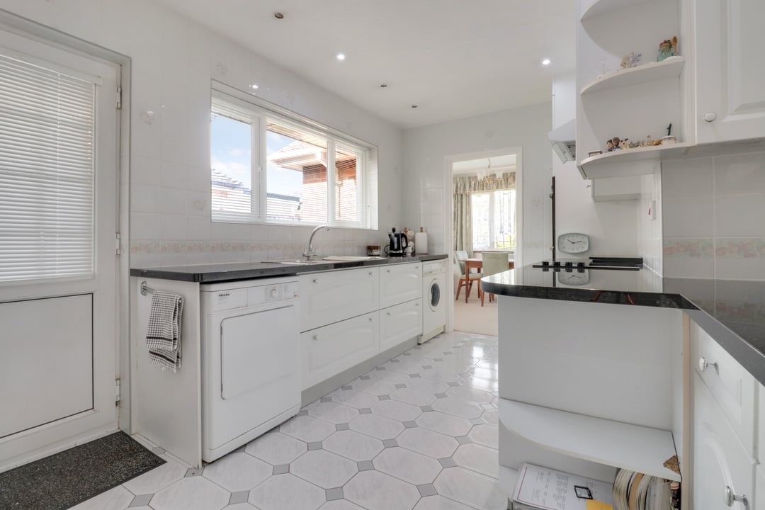 Property Single Goldings Estate Agents