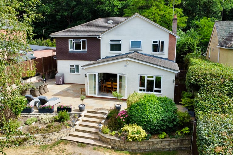 FRIMLEY, £800,000