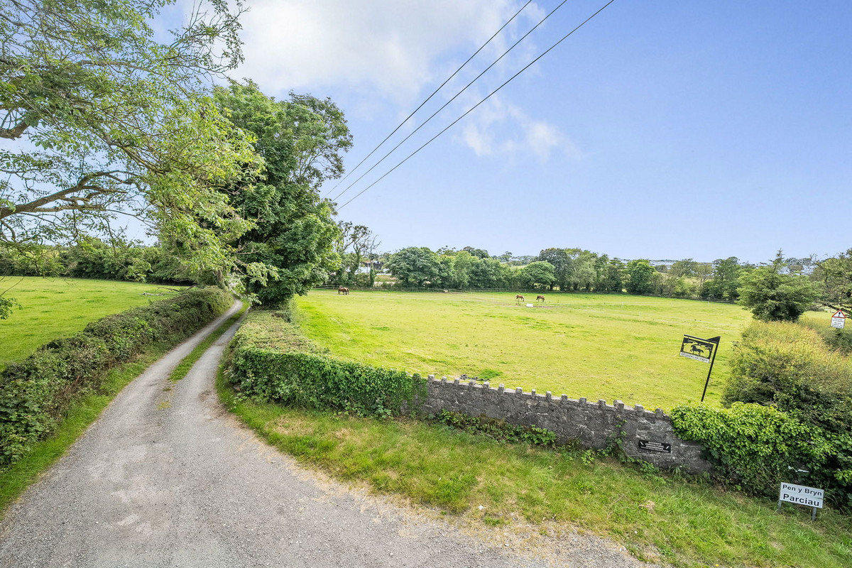 Parciau, Llangefni, LL77 7PJ