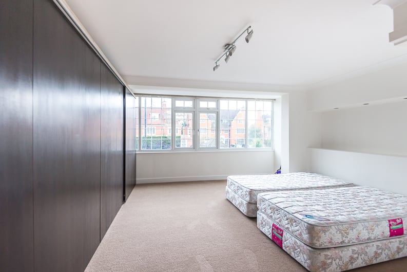 3 bedroom(s) house to sale in Avenue Road, St. John's Wood, London-image 4