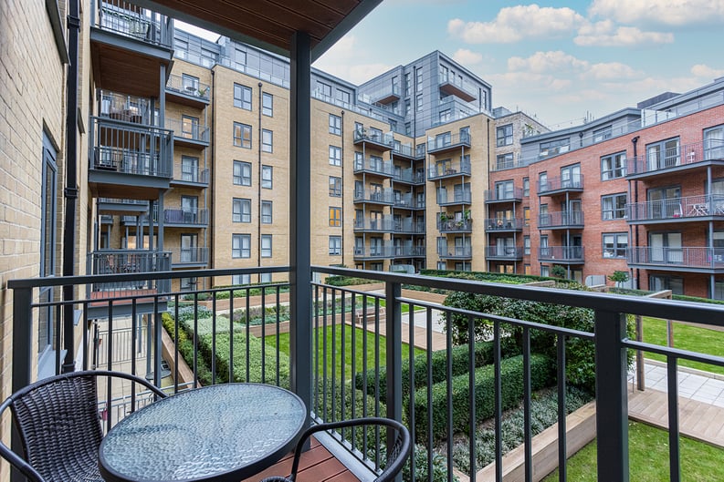 2 bedroom(s) apartment to sale in Beaufort Square, Colindale, London-image 1