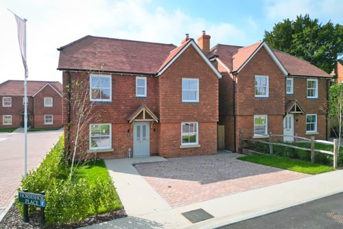 For Sale Horseshoe Place, Windmill Hill