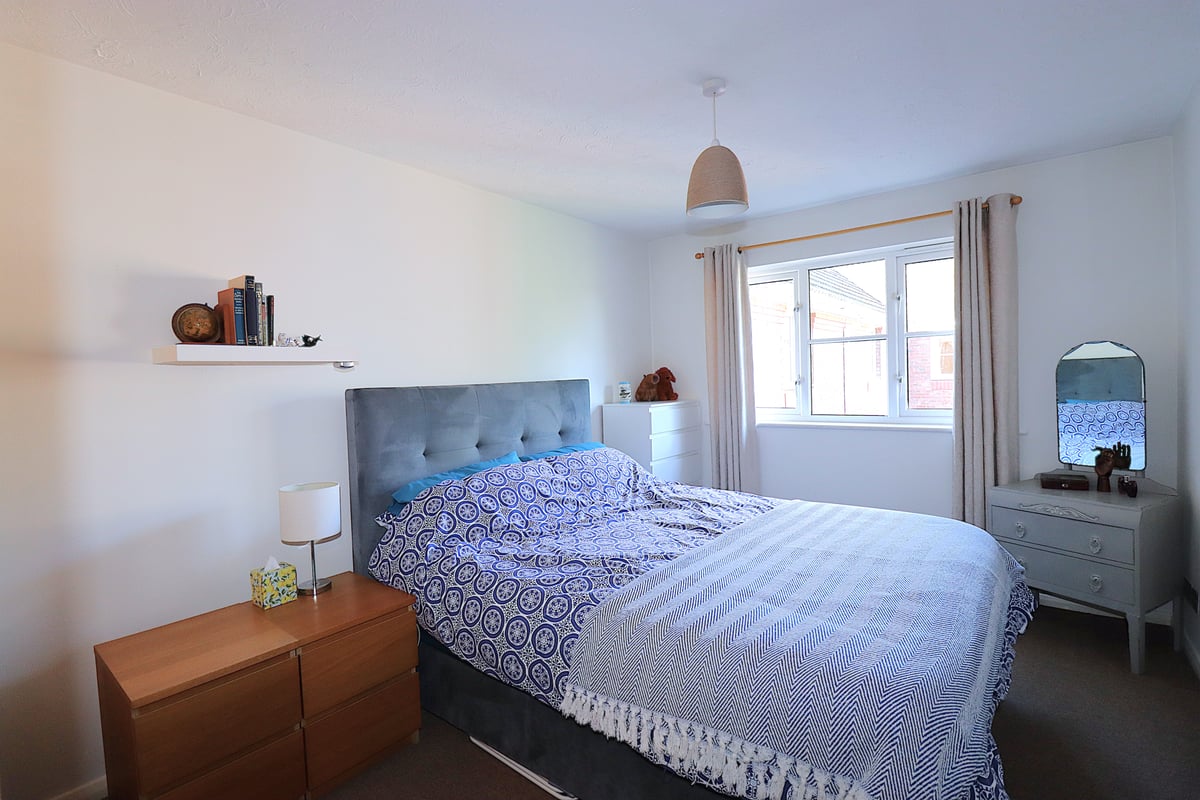 Corfe Way, Farnborough, GU14 6TS