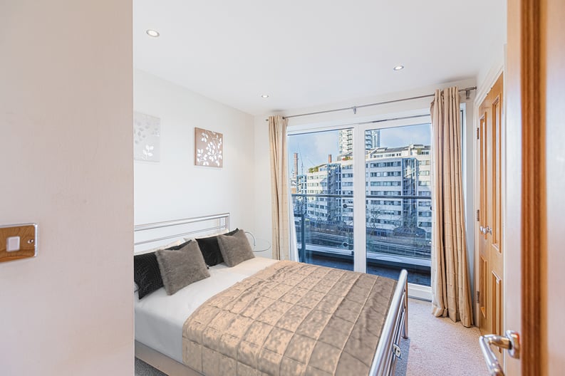 2 bedroom(s) apartment to sale in Imperial Wharf, London-image 8